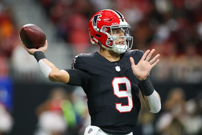 Oct 15, 2023; Atlanta, Georgia, USA; Atlanta Falcons quarterback Desmond Ridder (9) throws a pass against the Washington Commanders in the first quarter at Mercedes-Benz Stadium. Mandatory Credit: Brett Davis-USA TODAY Sports